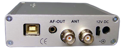 Rückansicht des APT-06AD mit Antennendiversity, zeigt die USB-, Audio- und Stromanschlüsse sowie die beiden Antennenbuchsen.